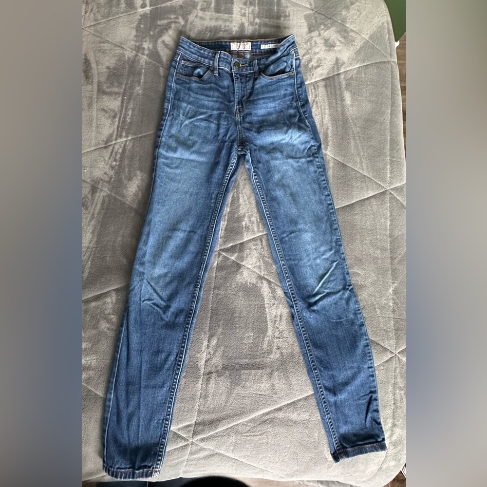 Guess High Rise Skinny Jeans - Picture 2 of 5